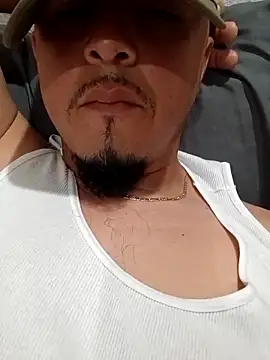 Snapshot of Lalin2323 chatting on February 24, 12:41 am Lalin2323 online show from February 24, 12:41 am