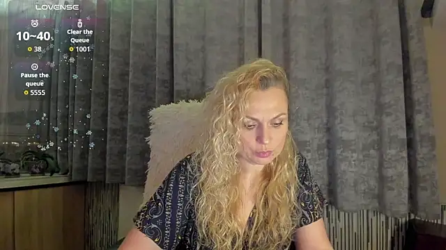 Snapshot of LanaLight_x chatting on May 15, 8:27 pm LanaLight x online show from May 15, 8:27 pm