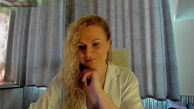 Snapshot of LanaLight_x chatting on May 20, 12:33 pm LanaLight x online show from May 20, 12:33 pm