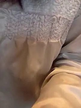 Snapshot of gatitachula93 chatting on February 17, 11:18 am gatitachula93 online show from February 17, 11:18 am