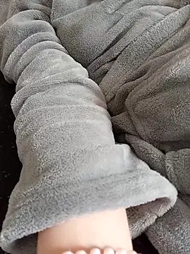 gatitachula93 online show from April 7, 3:12 pm