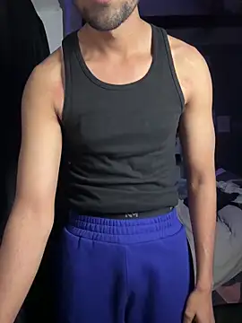 Snapshot of fitboy_xxx chatting on December 17, 7:42 pm fitboy xxx online show from December 17, 7:42 pm