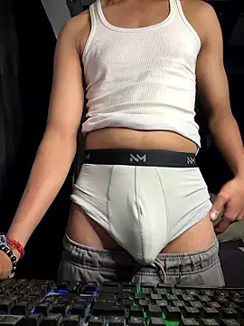 Snapshot of fitboy_xxx chatting on January 8, 12:13 am fitboy xxx online show from January 8, 12:13 am