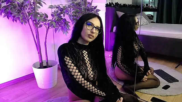 RavenFoxxy online show from December 2, 6:52 am