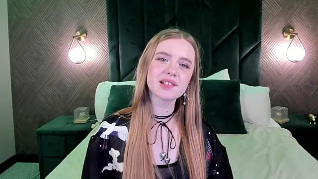 Victori Fox online show from December 5, 4:10 am