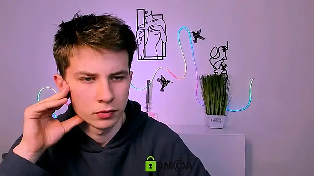 leo valor online show from December 21, 7:15 am