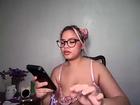 Snapshot of Tina_Slick chatting on May 2, 10:31 am Tina Slick online show from May 2, 10:31 am