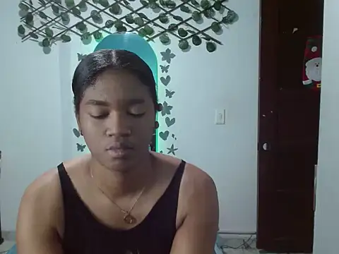 Andreaebony online show from December 18, 1:06 pm