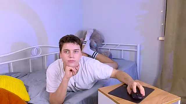 Olie Sparkle online show from December 22, 9:45 pm