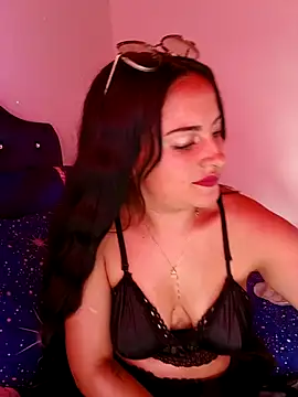 MisNicol online show from December 3, 8:18 pm