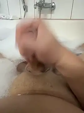 Snapshot of en93000 chatting on December 21, 1:29 pm en93000 online show from December 21, 1:29 pm