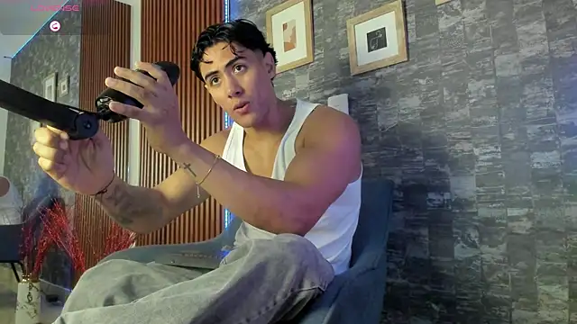 Tayler Cross online show from January 14, 5:29 pm