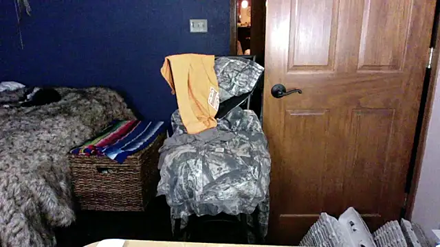 Snapshot of SpunRedneck chatting on December 18, 12:44 pm SpunRedneck online show from December 18, 12:44 pm