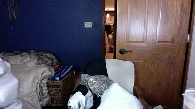 Snapshot of SpunRedneck chatting on December 19, 10:55 am SpunRedneck online show from December 19, 10:55 am