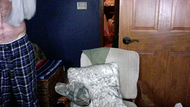 Snapshot of SpunRedneck chatting on December 22, 11:24 pm SpunRedneck online show from December 22, 11:24 pm