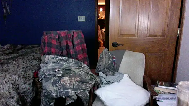 Snapshot of SpunRedneck chatting on January 13, 10:31 am SpunRedneck online show from January 13, 10:31 am