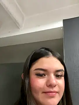 Snapshot of Camila_Duarte2 chatting on December 20, 1:23 am Camila Duarte2 online show from December 20, 1:23 am