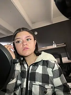 Snapshot of Camila_Duarte2 chatting on January 14, 1:39 pm Camila Duarte2 online show from January 14, 1:39 pm