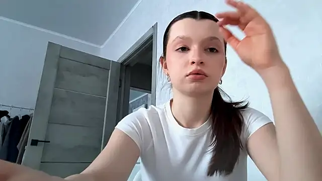 EllieBerrie online show from February 10, 1:15 pm