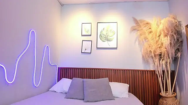 MIAROGGERSS online show from March 26, 3:56 am