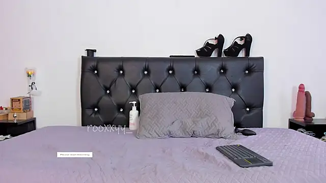 Snapshot of nyloncouple777 chatting on May 7, 9:09 pm nyloncouple777 online show from May 7, 9:09 pm