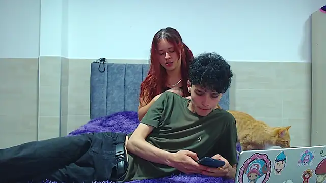 Snapshot of hottie_couplee chatting on December 3, 10:52 pm hottie couplee online show from December 3, 10:52 pm