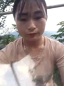 Snapshot of Maiphu34 chatting on April 28, 10:31 am Maiphu34 online show from April 28, 10:31 am