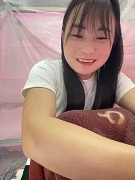 Snapshot of Maiphu34 chatting on May 2, 1:43 am Maiphu34 online show from May 2, 1:43 am