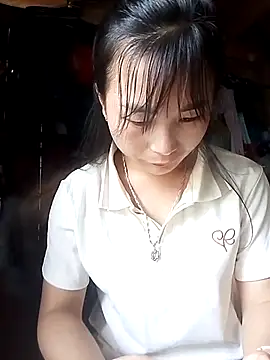Snapshot of Maiphu34 chatting on May 20, 12:06 am Maiphu34 online show from May 20, 12:06 am