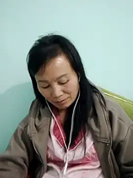 Snapshot of Lili-123k chatting on December 16, 1:38 pm Lili-123k online show from December 16, 1:38 pm