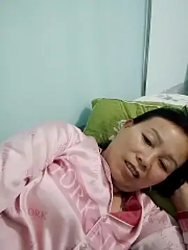 Snapshot of Lili-123k chatting on December 20, 12:07 am Lili-123k online show from December 20, 12:07 am