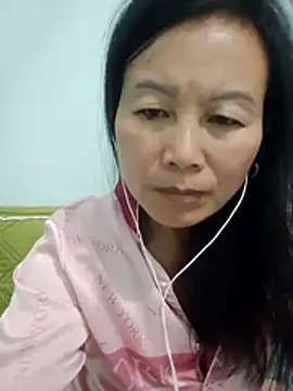 Snapshot of Lili-123k chatting on December 22, 6:49 pm Lili-123k online show from December 22, 6:49 pm