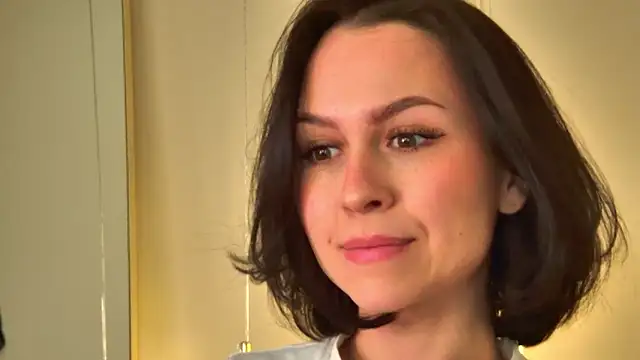 Snapshot of MonicaMercer chatting on February 6, 7:23 am MonicaMercer online show from February 6, 7:23 am