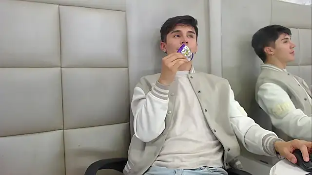 JuanGomm online show from December 15, 3:55 am