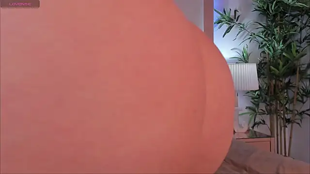 jessicastonne1 online show from April 1, 7:11 pm