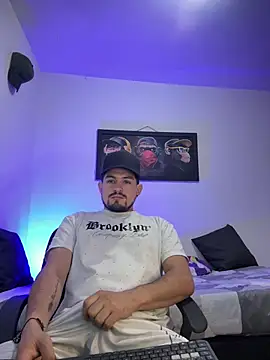 Snapshot of williamsmiiths16 chatting on June 28, 2:56 pm williamsmiiths16 online show from June 28, 2:56 pm