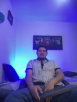 Snapshot of williamsmiiths16 chatting on July 6, 11:51 am williamsmiiths16 online show from July 6, 11:51 am