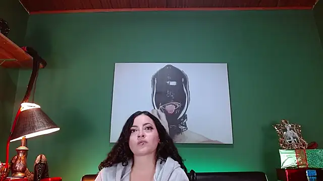 LunaTikka online show from December 20, 1:23 am