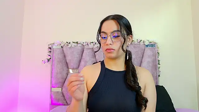 iris and damian online show from January 10, 4:42 pm