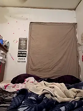 Snapshot of snowbird1117 chatting on February 5, 8:41 am snowbird1117 online show from February 5, 8:41 am