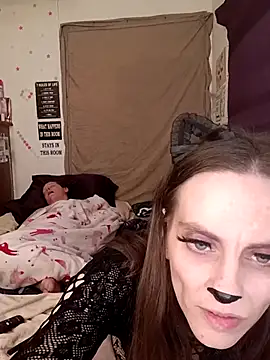 Snapshot of snowbird1117 chatting on February 16, 3:24 am snowbird1117 online show from February 16, 3:24 am