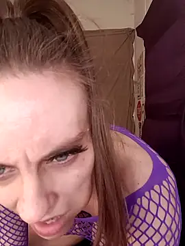 Snapshot of snowbird1117 chatting on February 19, 2:02 pm snowbird1117 online show from February 19, 2:02 pm