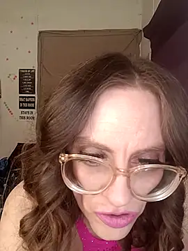 Snapshot of snowbird1117 chatting on February 23, 3:48 am snowbird1117 online show from February 23, 3:48 am