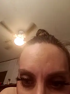 snowbird1117 online show from March 31, 10:37 am