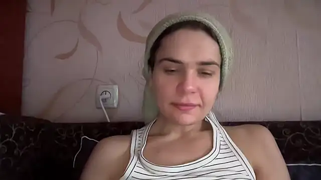 Snapshot of MALVINA0077 chatting on December 19, 9:16 am MALVINA0077 online show from December 19, 9:16 am