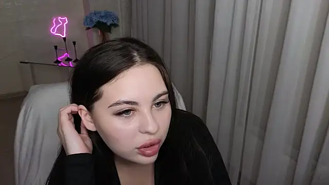 Deborah lowe online show from December 3, 5:00 pm