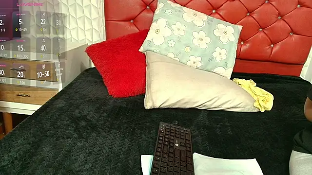 Elizabetth Roman online show from March 18, 8:01 pm