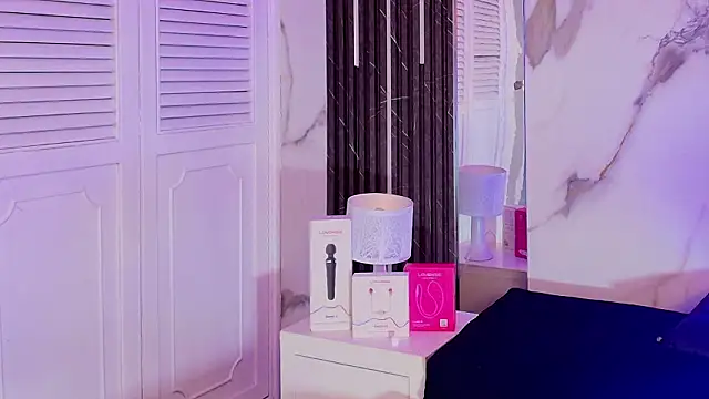 Snapshot of BellaHarpeer chatting on February 15, 7:51 am BellaHarpeer online show from February 15, 7:51 am