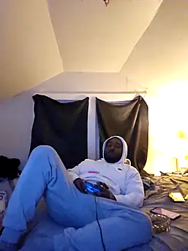 iLOVETRAY96 online show from December 16, 5:23 am