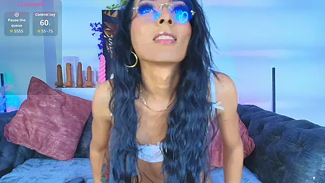 megan luxe  online show from December 5, 7:54 pm